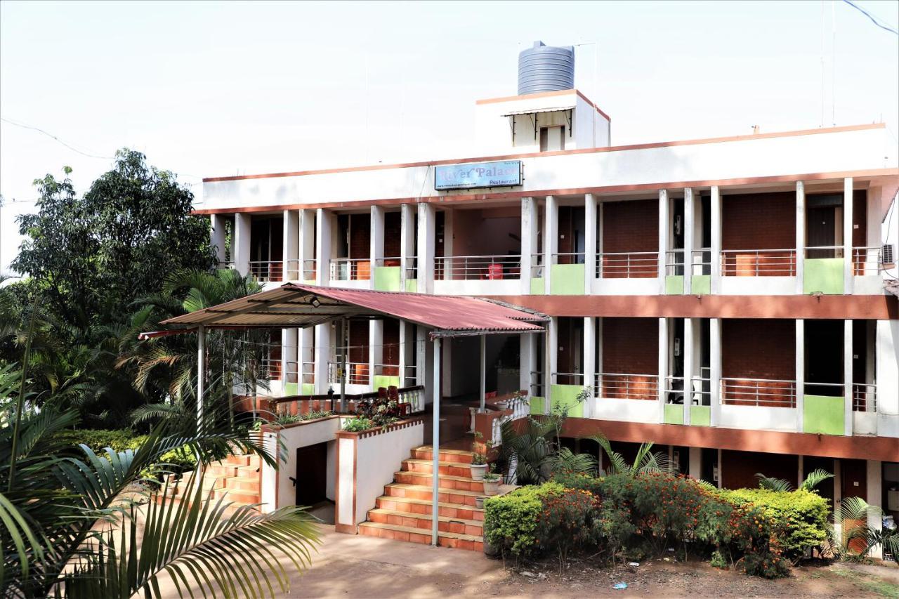 River Palace - A Valley View Hotel Panchgani Bagian luar foto
