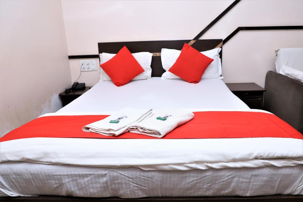 River Palace - A Valley View Hotel Panchgani Bagian luar foto