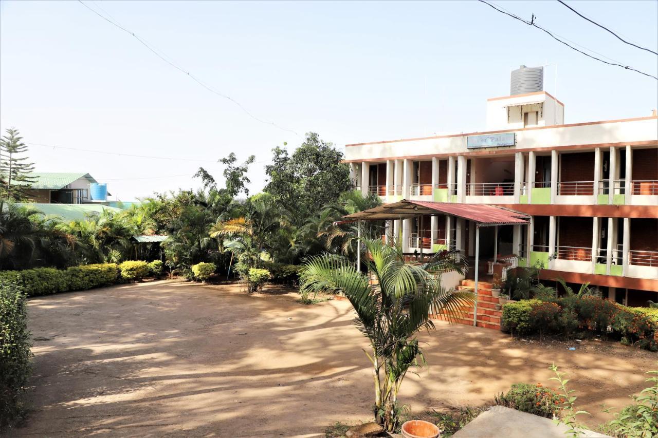 River Palace - A Valley View Hotel Panchgani Bagian luar foto