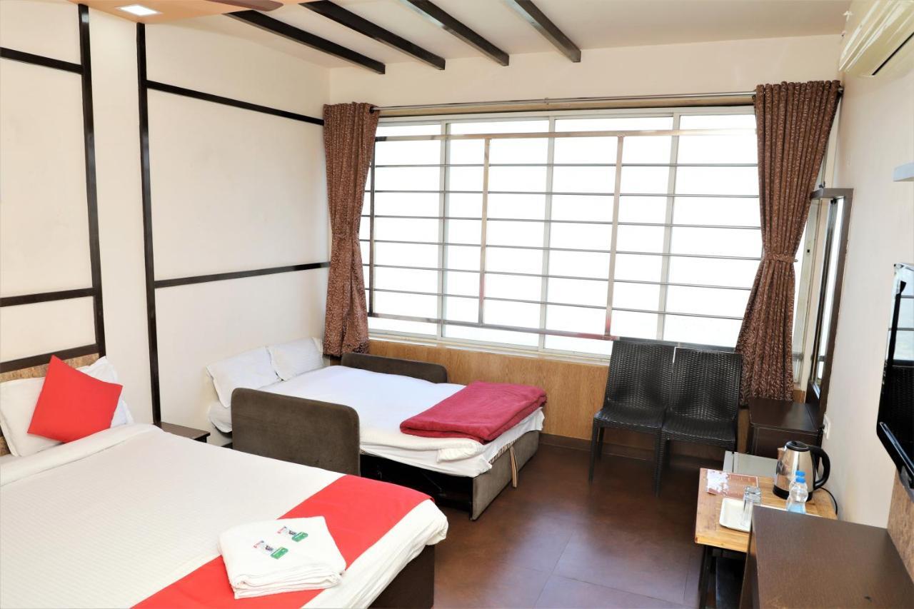 River Palace - A Valley View Hotel Panchgani Bagian luar foto