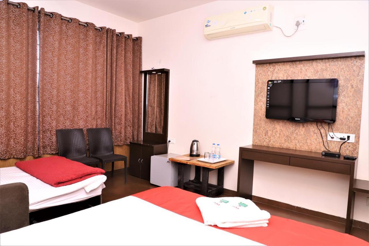 River Palace - A Valley View Hotel Panchgani Bagian luar foto