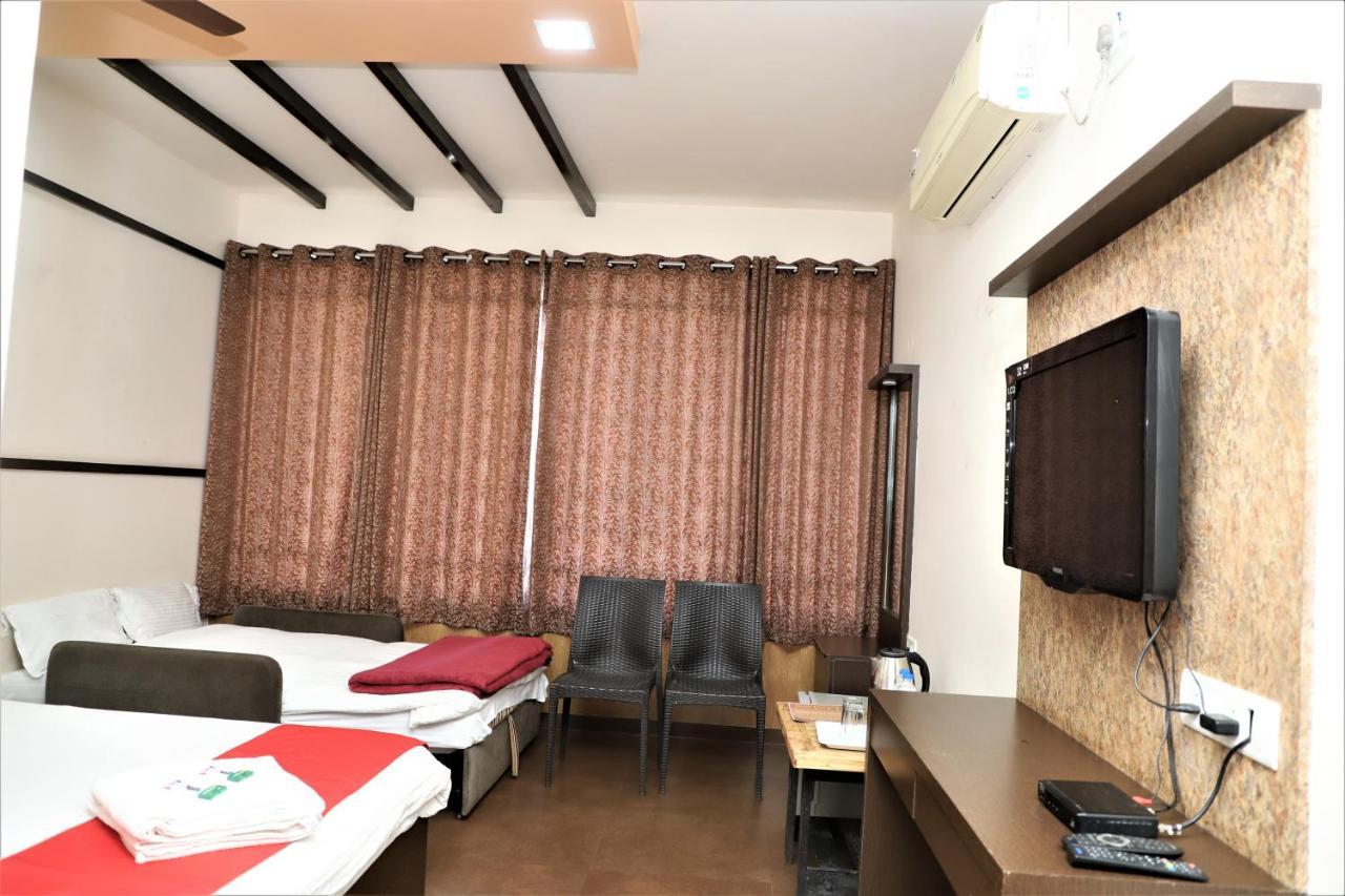 River Palace - A Valley View Hotel Panchgani Bagian luar foto