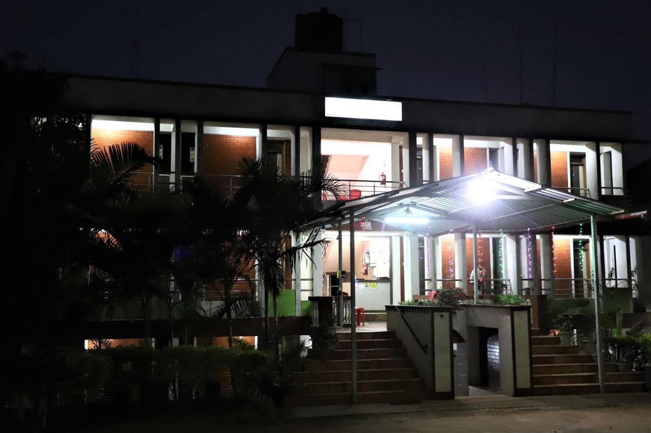 River Palace - A Valley View Hotel Panchgani Bagian luar foto