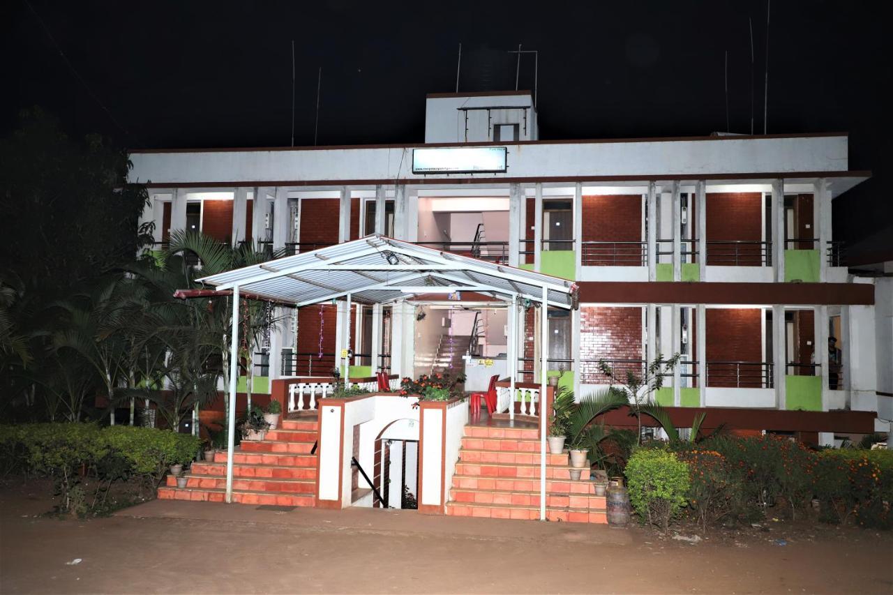 River Palace - A Valley View Hotel Panchgani Bagian luar foto