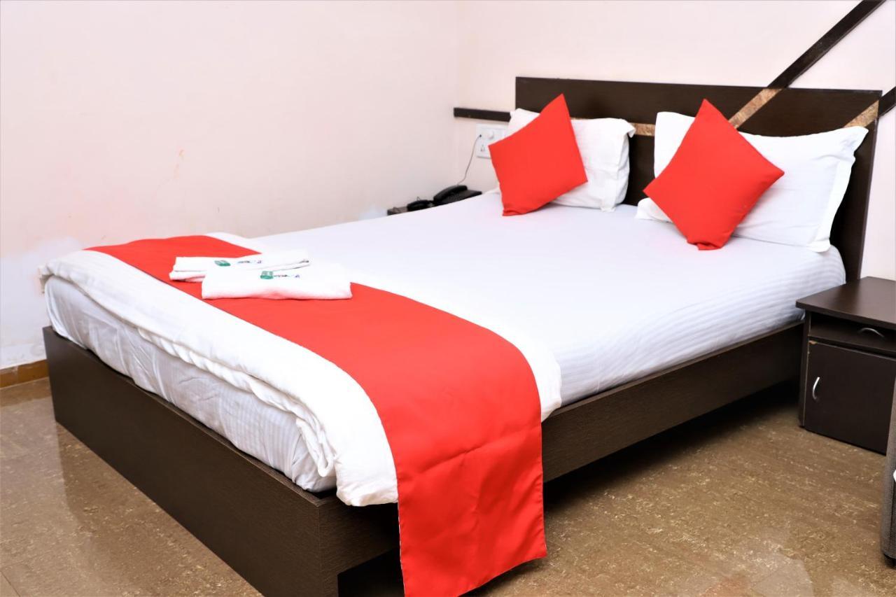 River Palace - A Valley View Hotel Panchgani Bagian luar foto