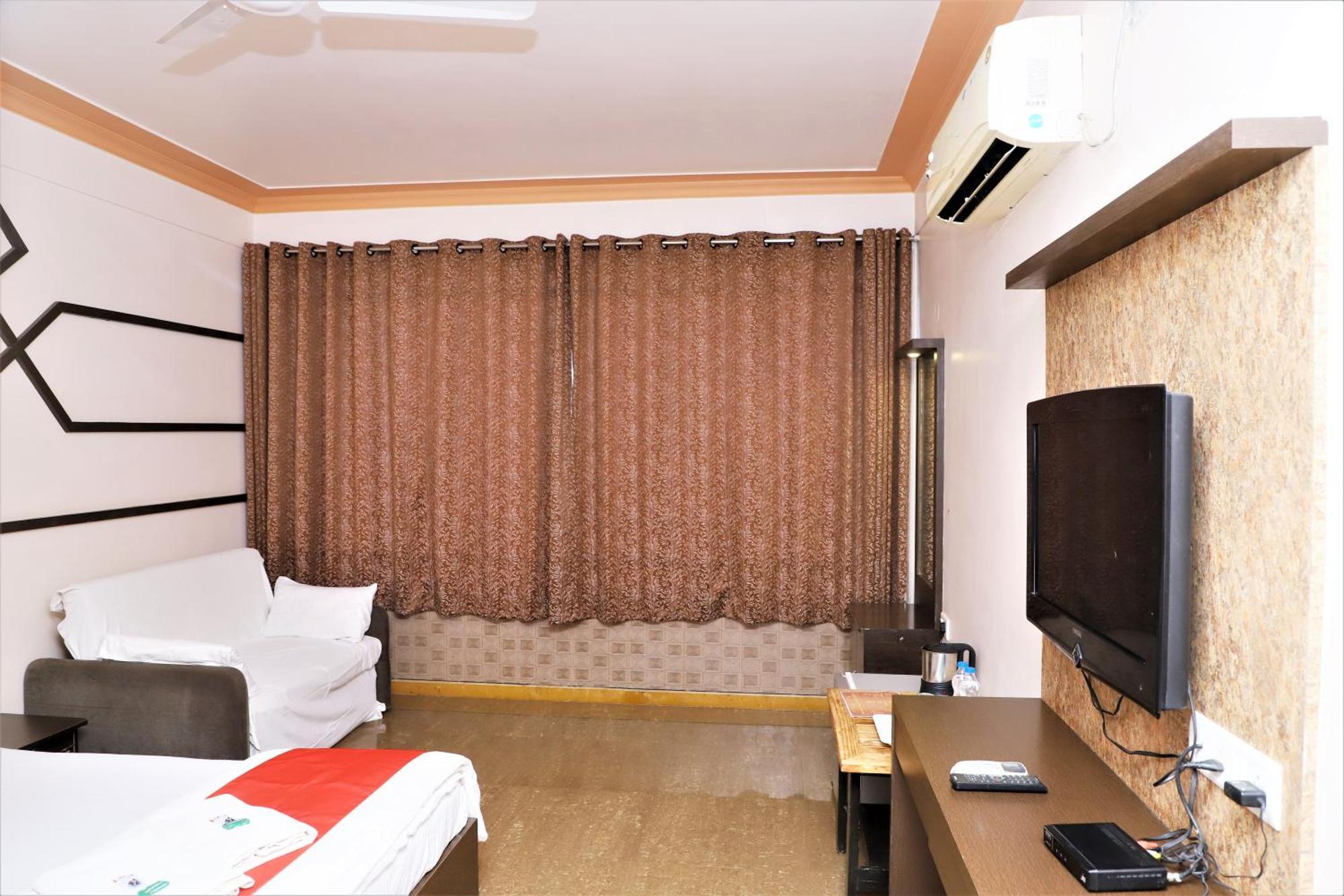 River Palace - A Valley View Hotel Panchgani Bagian luar foto